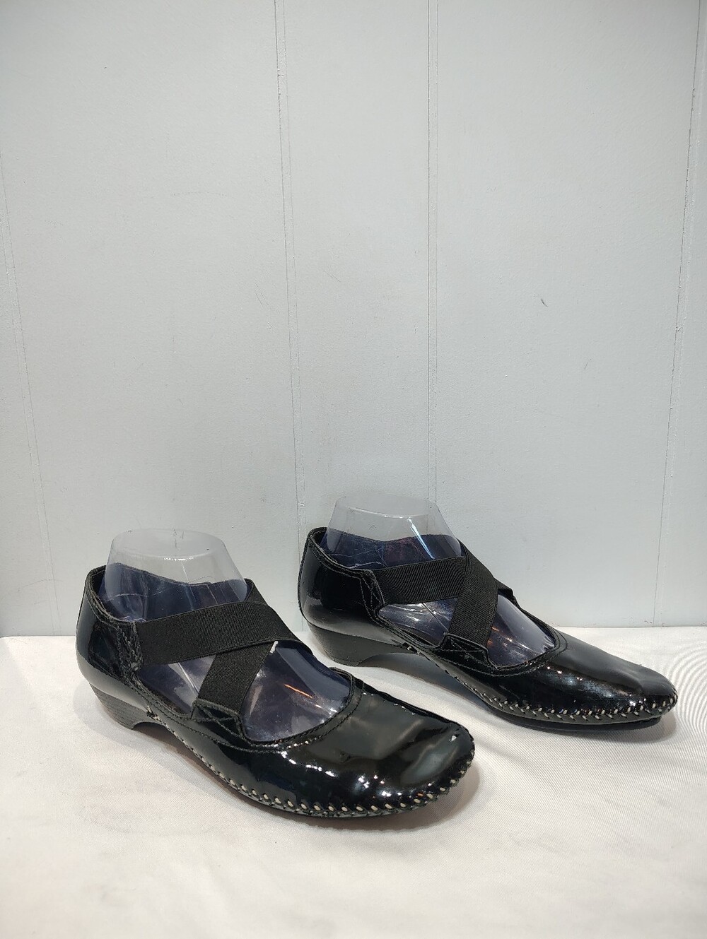 Donald Pliner Pamela Black Patent Leather Mary Jane Size 7